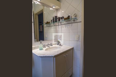 Casa à venda com 157m², 3 quartos e 2 vagasBanheiro Social