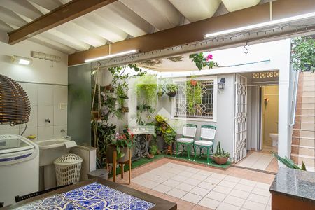 Casa à venda com 157m², 3 quartos e 2 vagasQuintal