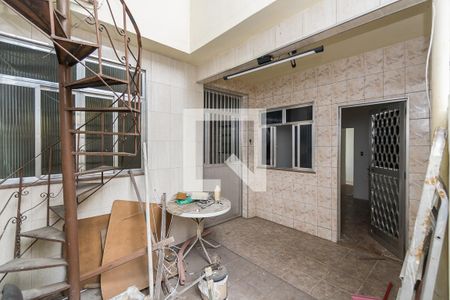 Casa à venda com 65m², 2 quartos e 1 vaga Casa à venda com 65m², 2 quartos e 1 vagaVaranda