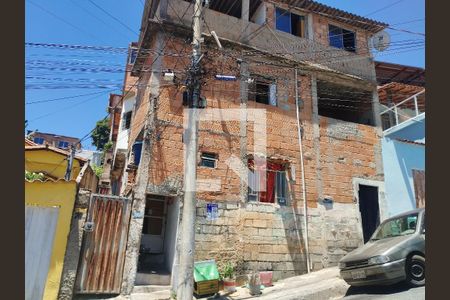 Casa à venda com 70m², 4 quartos e sem vaga Casa à venda com 70m², 4 quartos e sem vagaPlaquinha Instalada