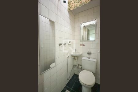 Apartamento para alugar com 77m², 2 quartos e sem vaga Apartamento para alugar com 77m², 2 quartos e sem vagaBanheiro de Serviço