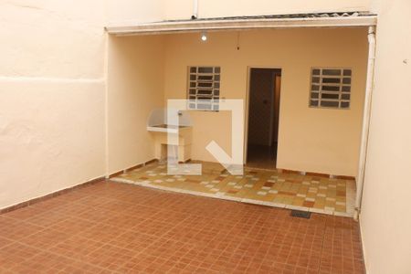 Casa para alugar com 100m², 2 quartos e 1 vagaQuintal