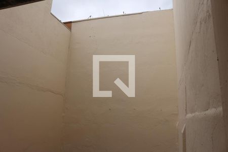 Casa para alugar com 100m², 2 quartos e 1 vagaQuintal