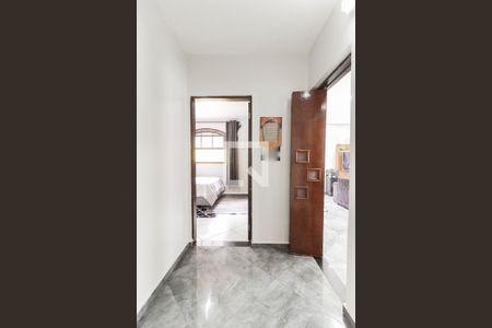 Casa à venda com 293m², 3 quartos e 2 vagas Casa à venda com 293m², 3 quartos e 2 vagasHall