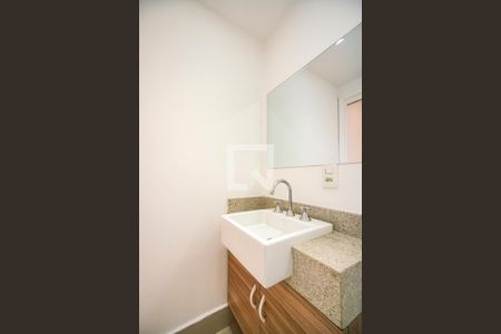 Banheiro da suíte de apartamento à venda com 2 quartos, 70m² em Chácara Seis de Outubro, São Paulo