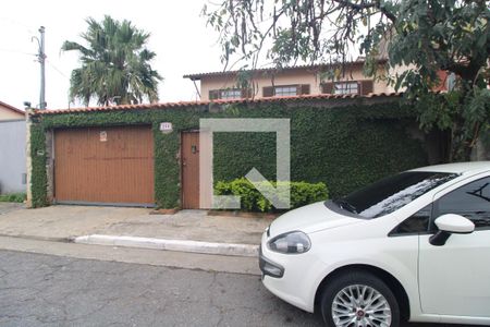 Casa à venda com 300m², 3 quartos e 10 vagasFachada