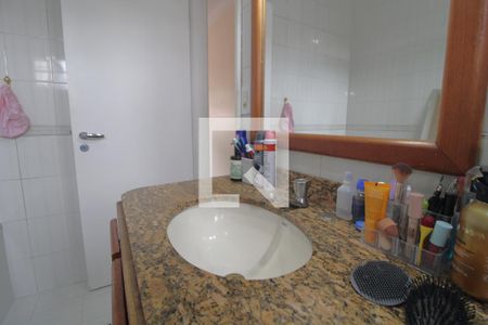 Casa à venda com 300m², 3 quartos e 10 vagasBanheiro da suíte / pia