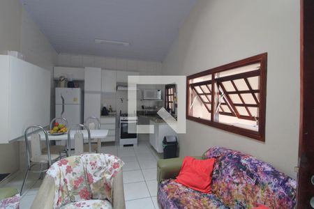 Casa à venda com 300m², 3 quartos e 10 vagasCozinha da edícula