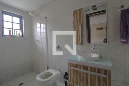 Casa à venda com 300m², 3 quartos e 10 vagasBanheiro da edícula