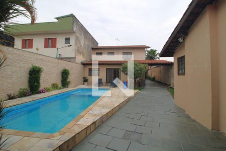 Casa à venda com 300m², 3 quartos e 10 vagasPiscina