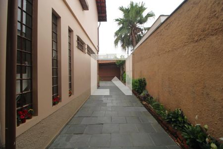 Casa à venda com 300m², 3 quartos e 10 vagasQuintal lateral