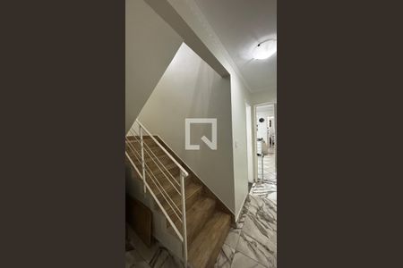 Escada de casa para alugar com 4 quartos, 156m² em Jardim, Santo André