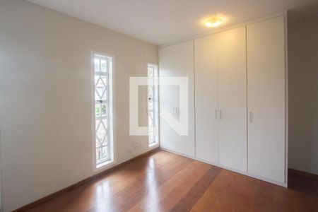 Casa de condomínio à venda com 260m², 3 quartos e 4 vagas Casa de condomínio à venda com 260m², 3 quartos e 4 vagasQuarto 1