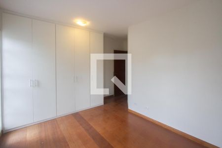 Casa de condomínio à venda com 260m², 3 quartos e 4 vagas Casa de condomínio à venda com 260m², 3 quartos e 4 vagasQuarto 1