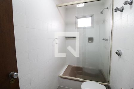 Banheiro de apartamento para alugar com 1 quarto, 42m² em Indianópolis, São Paulo