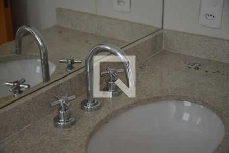 Apartamento para alugar com 130m², 3 quartos e 3 vagasBanheiro social 