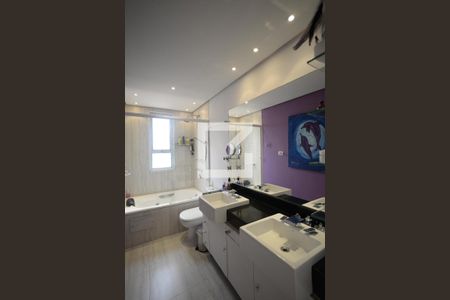 Apartamento à venda com 141m², 3 quartos e 2 vagasBanheiro da Suíte 2