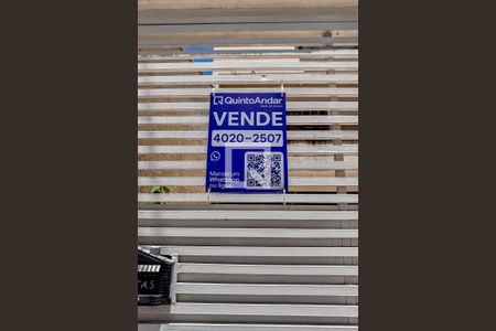 Casa à venda com 135m², 3 quartos e 4 vagas Casa à venda com 135m², 3 quartos e 4 vagasPlaca Banner Instalada na Fachada