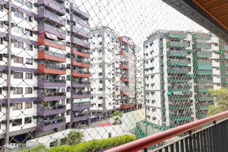 Apartamento à venda com 105m², 3 quartos e 2 vagasVaranda do Quarto Suite