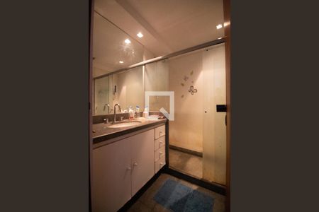 Apartamento à venda com 140m², 3 quartos e 2 vagas Apartamento à venda com 140m², 3 quartos e 2 vagasBanheiro social