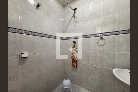 Casa à venda com 539m², 4 quartos e 5 vagasBanheiro salão de festas 1