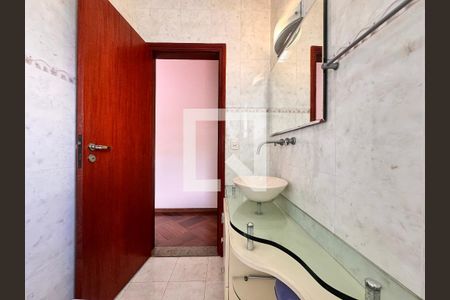 Casa à venda com 539m², 4 quartos e 5 vagasBanheiro suíte 2