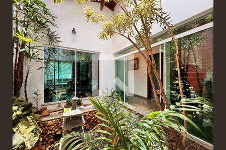 Casa à venda com 539m², 4 quartos e 5 vagasJardim de inverno 