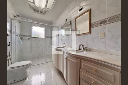 Casa à venda com 539m², 4 quartos e 5 vagasBanheiro suíte master 