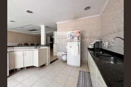 Casa à venda com 539m², 4 quartos e 5 vagasCozinha salão de festas 