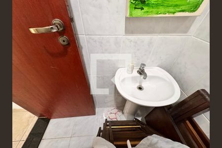 Casa à venda com 539m², 4 quartos e 5 vagasBanheiro salão de festas 2