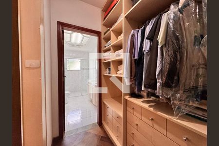 Casa à venda com 539m², 4 quartos e 5 vagasCloset suíte master 