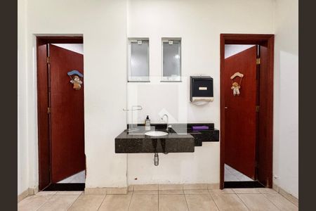 Casa à venda com 539m², 4 quartos e 5 vagasBanheiro salão de festas 