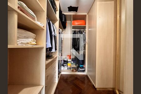 Casa à venda com 539m², 4 quartos e 5 vagasCloset suíte master 