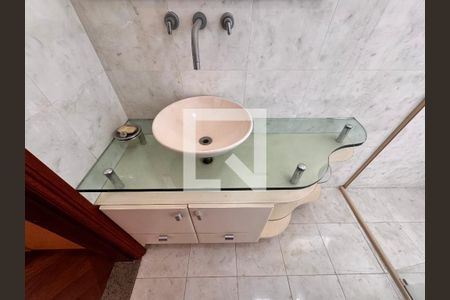 Casa à venda com 539m², 4 quartos e 5 vagasBanheiro suíte 2
