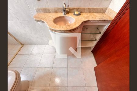 Casa à venda com 539m², 4 quartos e 5 vagasBanheiro suíte 1