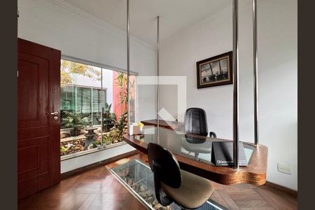 Casa à venda com 539m², 4 quartos e 5 vagasEscritório 