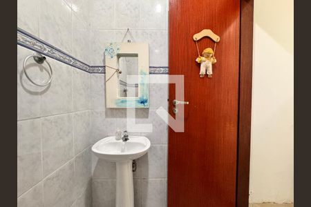 Casa à venda com 539m², 4 quartos e 5 vagasBanheiro salão de festas 1