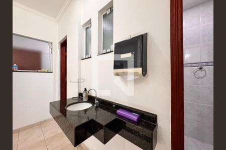 Casa à venda com 539m², 4 quartos e 5 vagasBanheiro salão de festas 