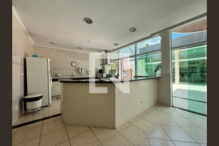 Casa à venda com 539m², 4 quartos e 5 vagasCozinha salão de festas 