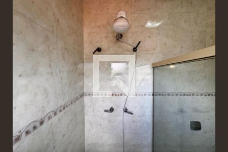 Casa à venda com 539m², 4 quartos e 5 vagasBanheiro suíte 2