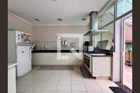 Casa à venda com 539m², 4 quartos e 5 vagasCozinha salão de festas 