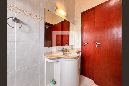 Casa à venda com 539m², 4 quartos e 5 vagasBanheiro suíte 1