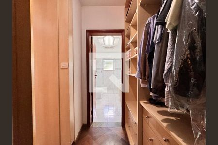 Casa à venda com 539m², 4 quartos e 5 vagasCloset suíte master 