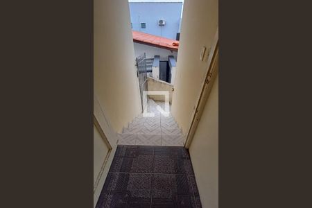 Apartamento para alugar com 28m², 1 quarto e sem vaga Apartamento para alugar com 28m², 1 quarto e sem vagaEscada