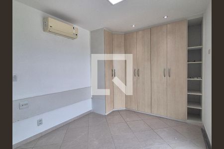 Apartamento à venda com 83m², 3 quartos e 2 vagas Apartamento à venda com 83m², 3 quartos e 2 vagas Suíte 2