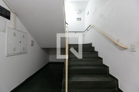 Apartamento para alugar com 47m², 2 quartos e 1 vaga Apartamento para alugar com 47m², 2 quartos e 1 vagaEscada / Entrada