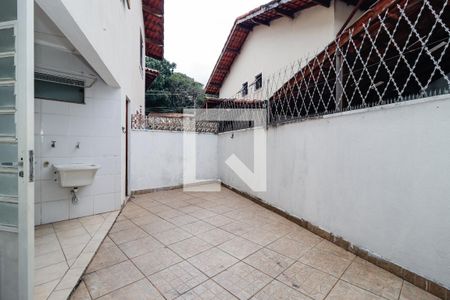 Casa à venda com 92m², 3 quartos e 2 vagas Casa à venda com 92m², 3 quartos e 2 vagasÁrea de Serviço
