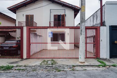 Casa à venda com 92m², 3 quartos e 2 vagas Casa à venda com 92m², 3 quartos e 2 vagasFachada