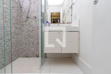 Apartamento à venda com 130m², 3 quartos e 3 vagas Apartamento à venda com 130m², 3 quartos e 3 vagasBanheiro da Suíte