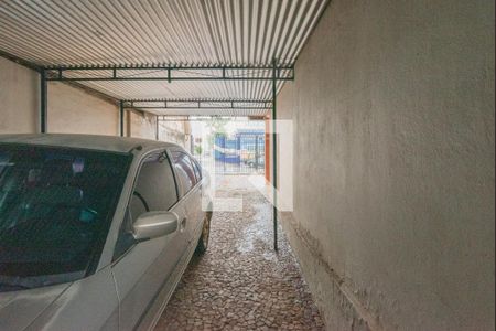 Casa à venda com 250m², 4 quartos e 5 vagas Casa à venda com 250m², 4 quartos e 5 vagasGaragem